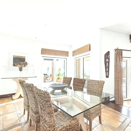 Casa 10 Holiday home *